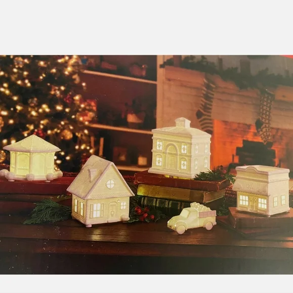 2021 Hallmark Christmas Village Musical with Lights & Sound NIB - Picture 2 of 5